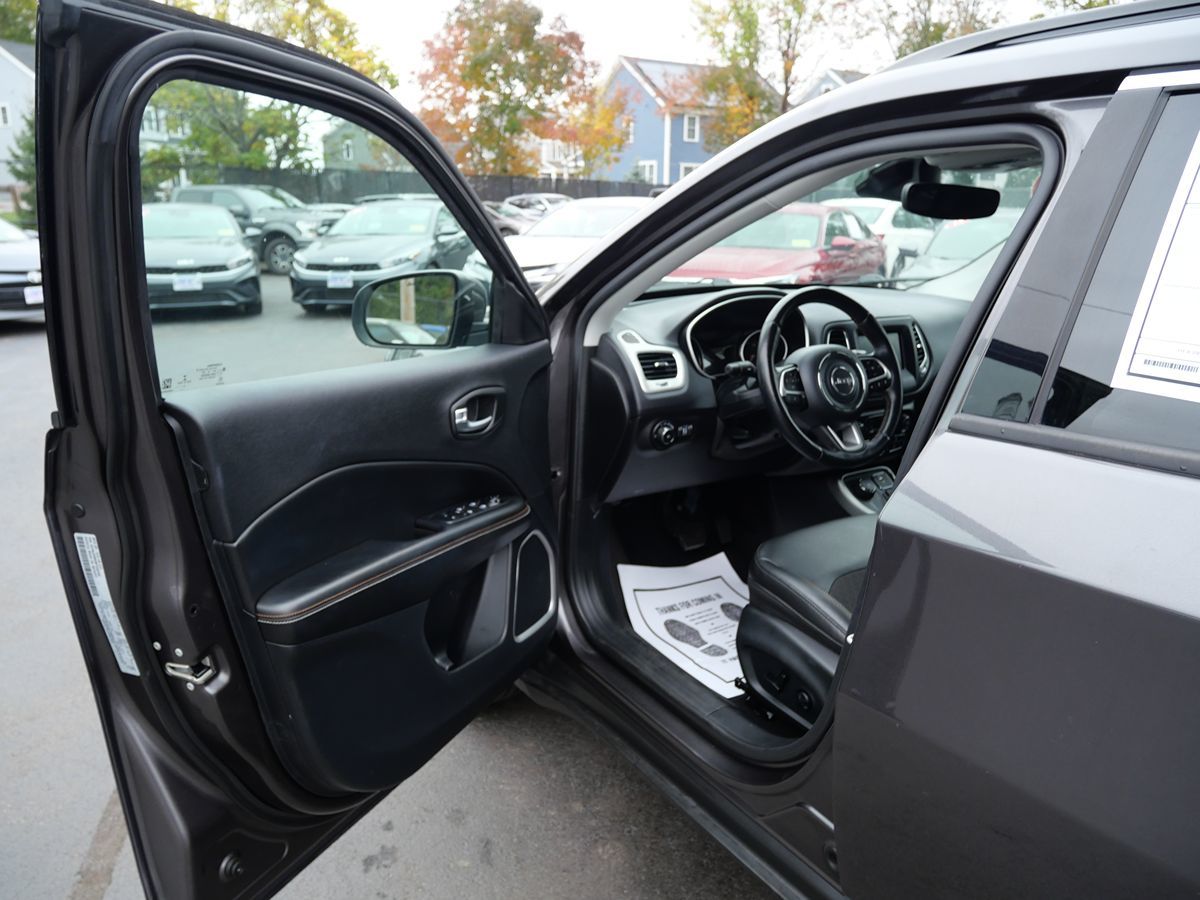 Photo 15 of this Jeep Compass