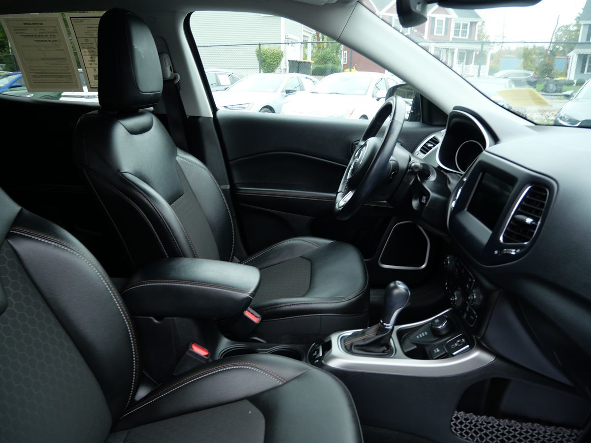 Photo 17 of this Jeep Compass