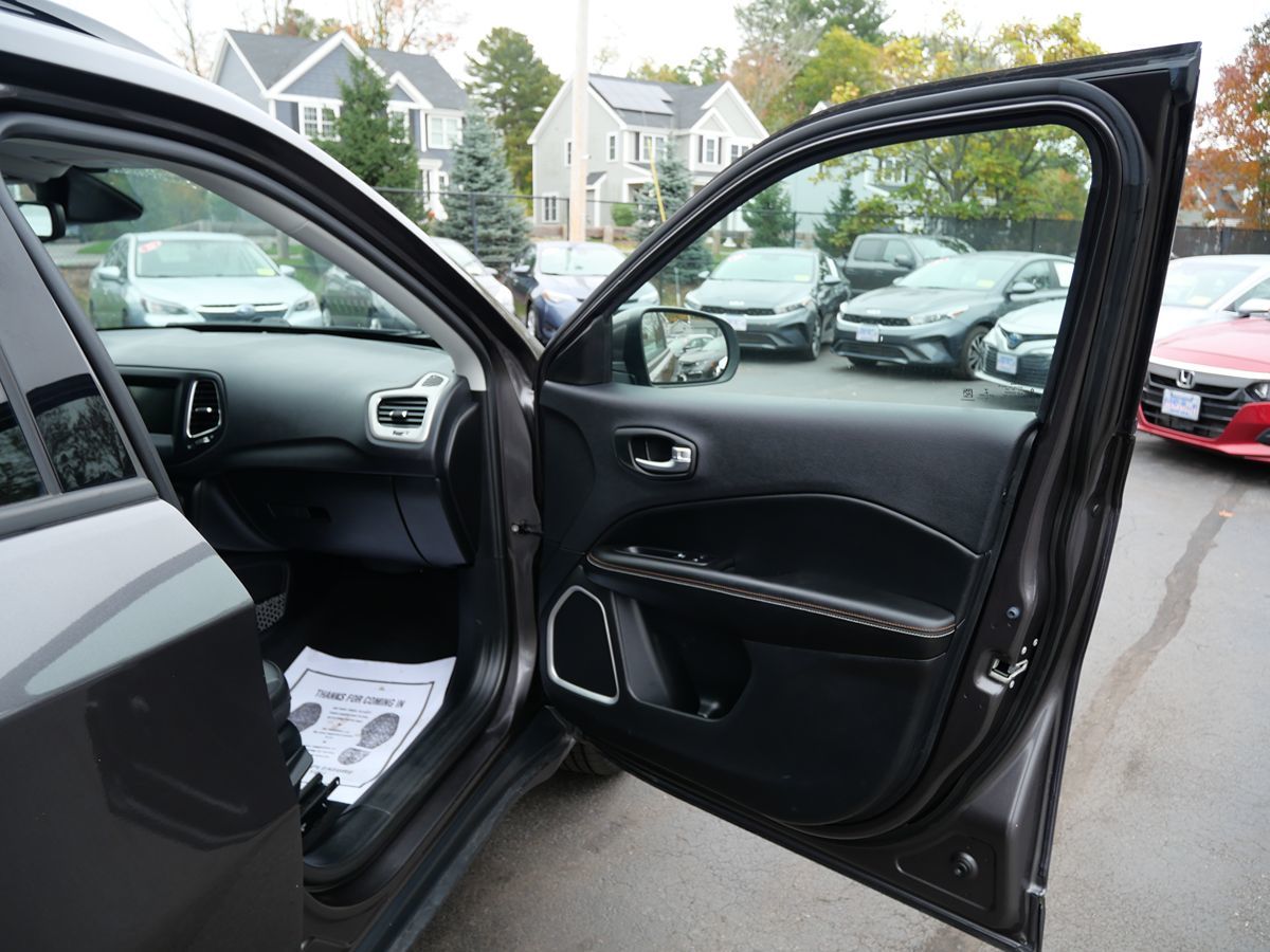 Photo 20 of this Jeep Compass
