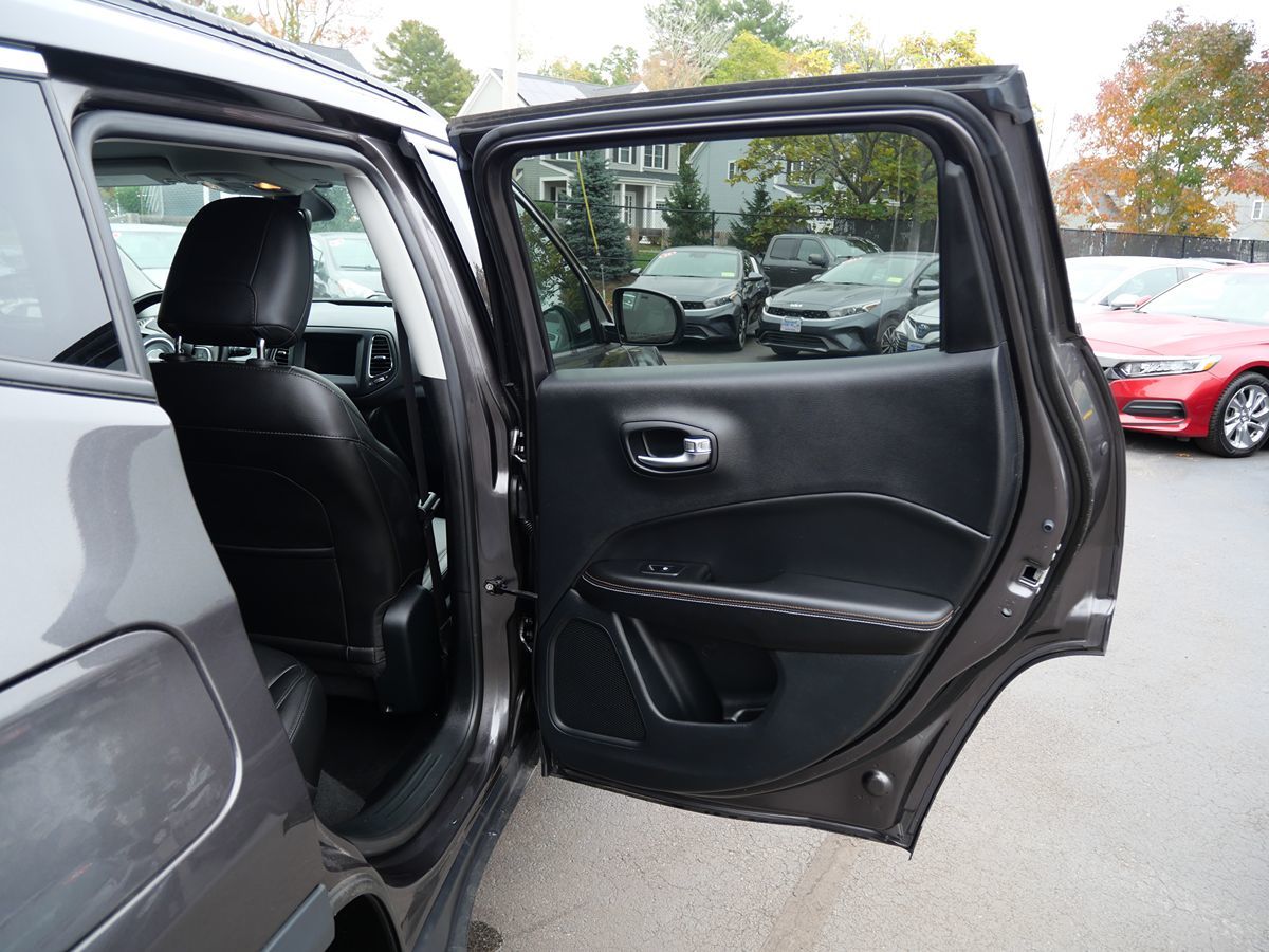 Photo 30 of this Jeep Compass