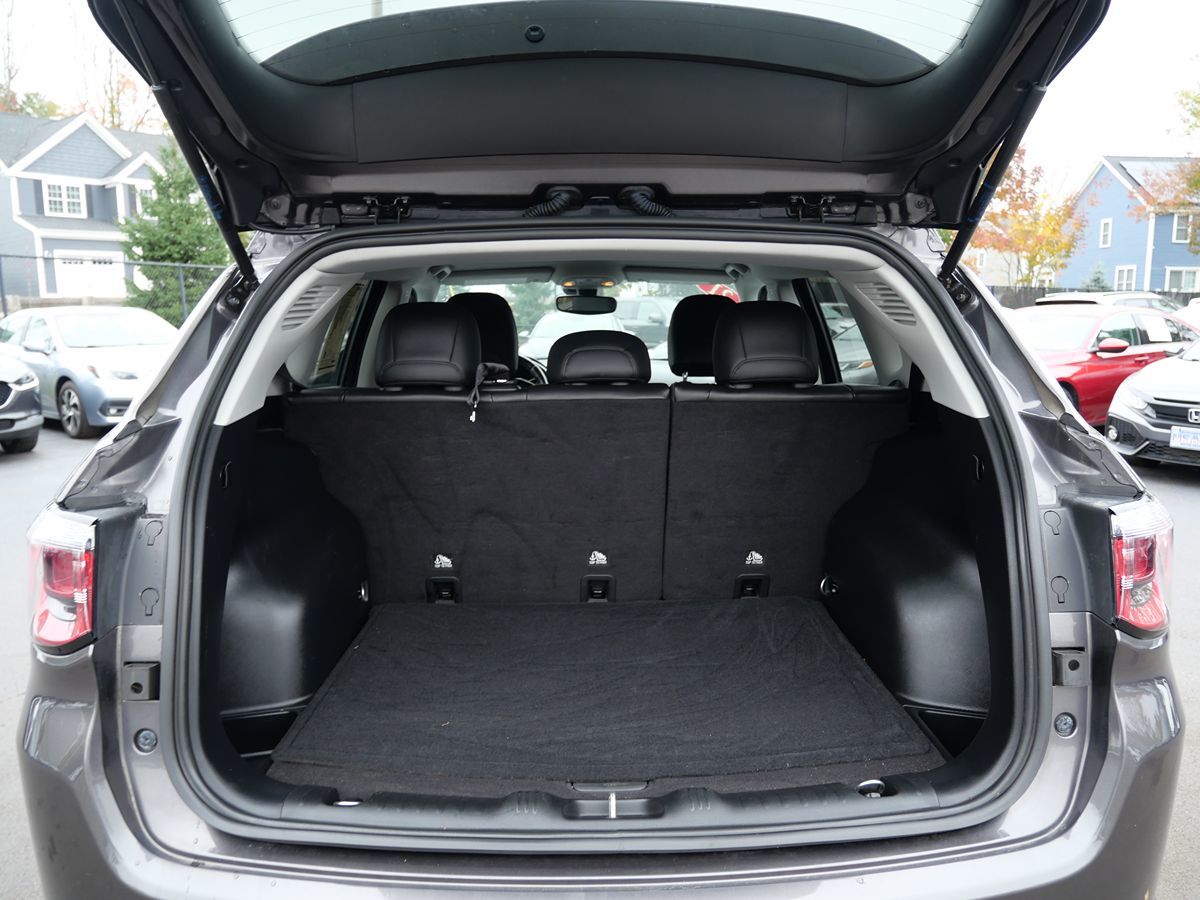 Photo 31 of this Jeep Compass