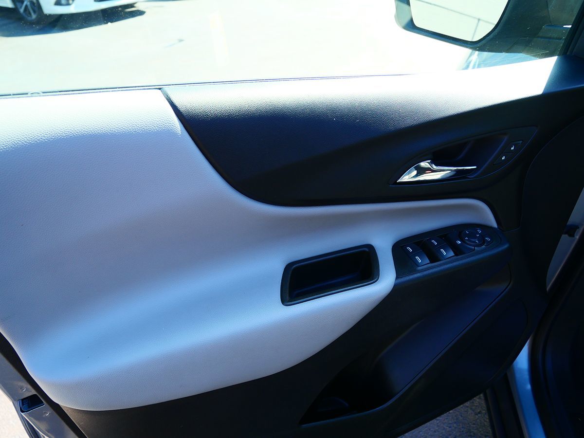 Photo 14 of this Chevrolet Equinox