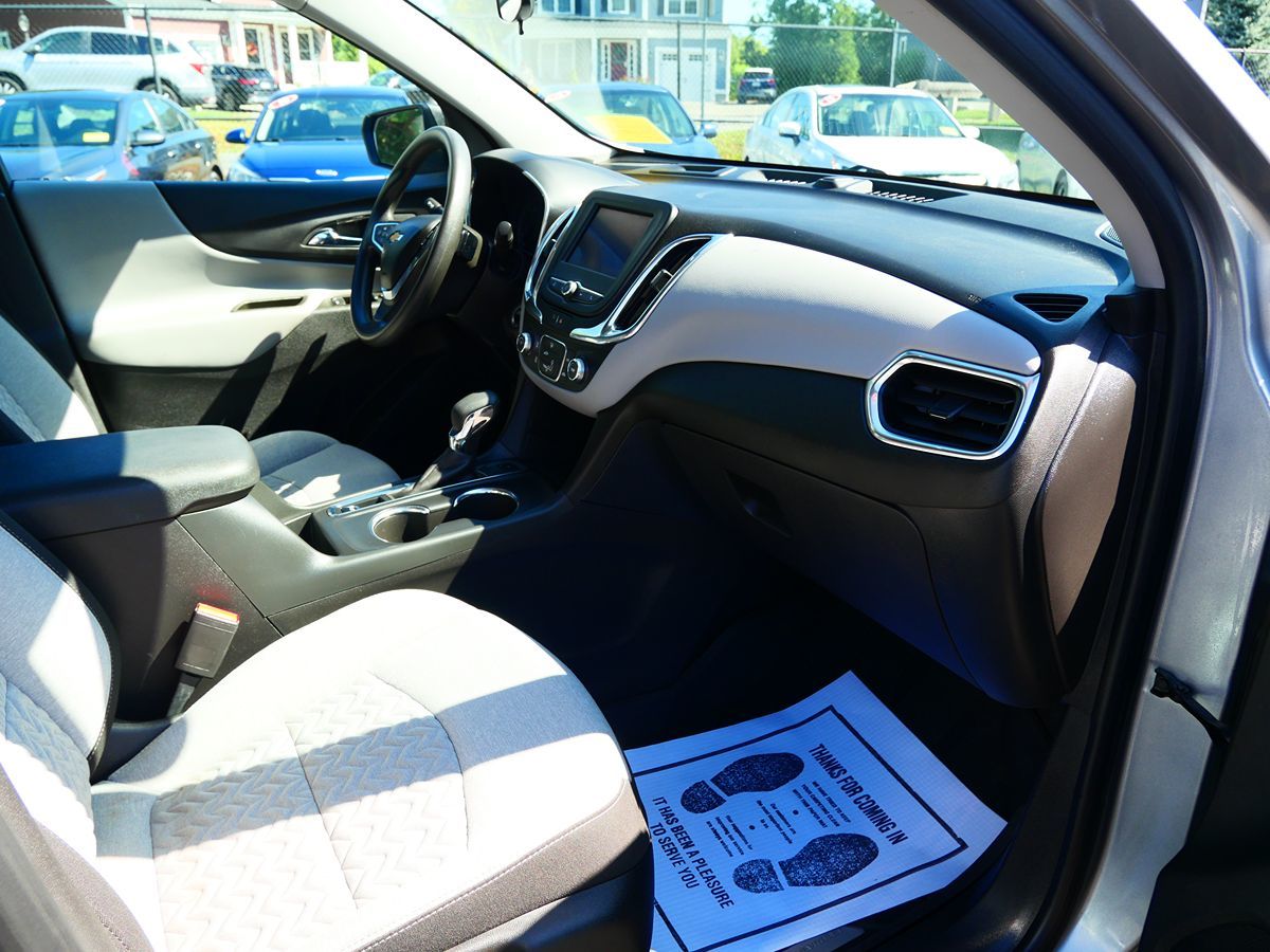 Photo 16 of this Chevrolet Equinox