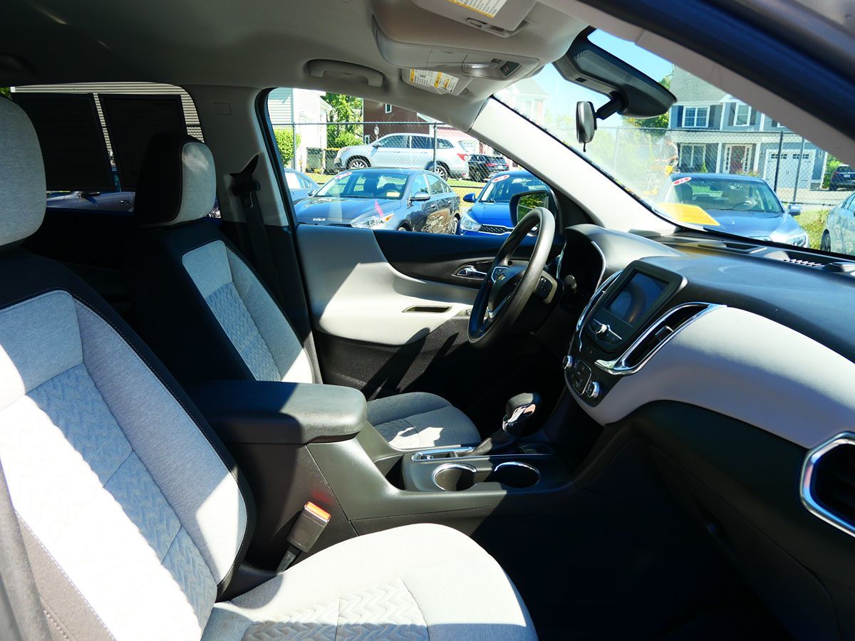 Photo 17 of this Chevrolet Equinox