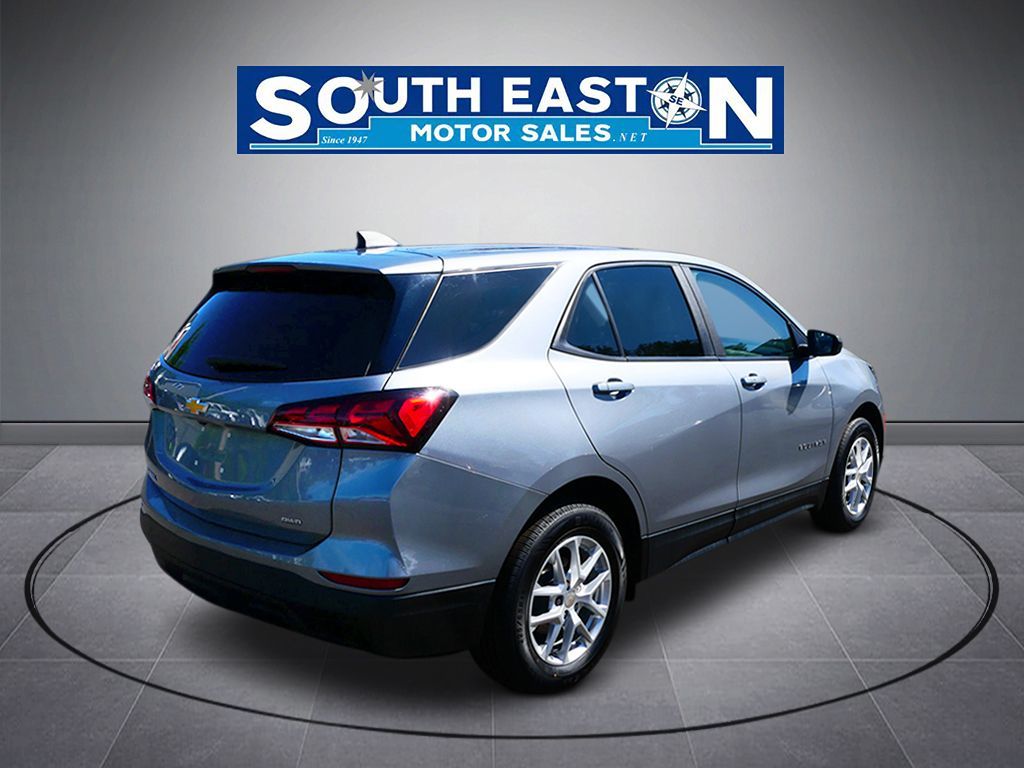 Photo 6 of this Chevrolet Equinox