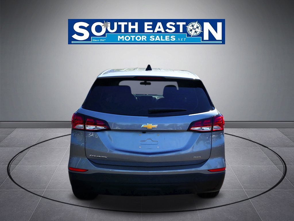 Photo 4 of this Chevrolet Equinox