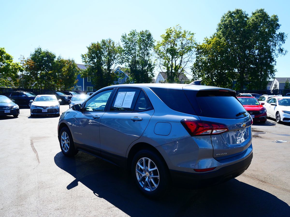 Photo 33 of this Chevrolet Equinox