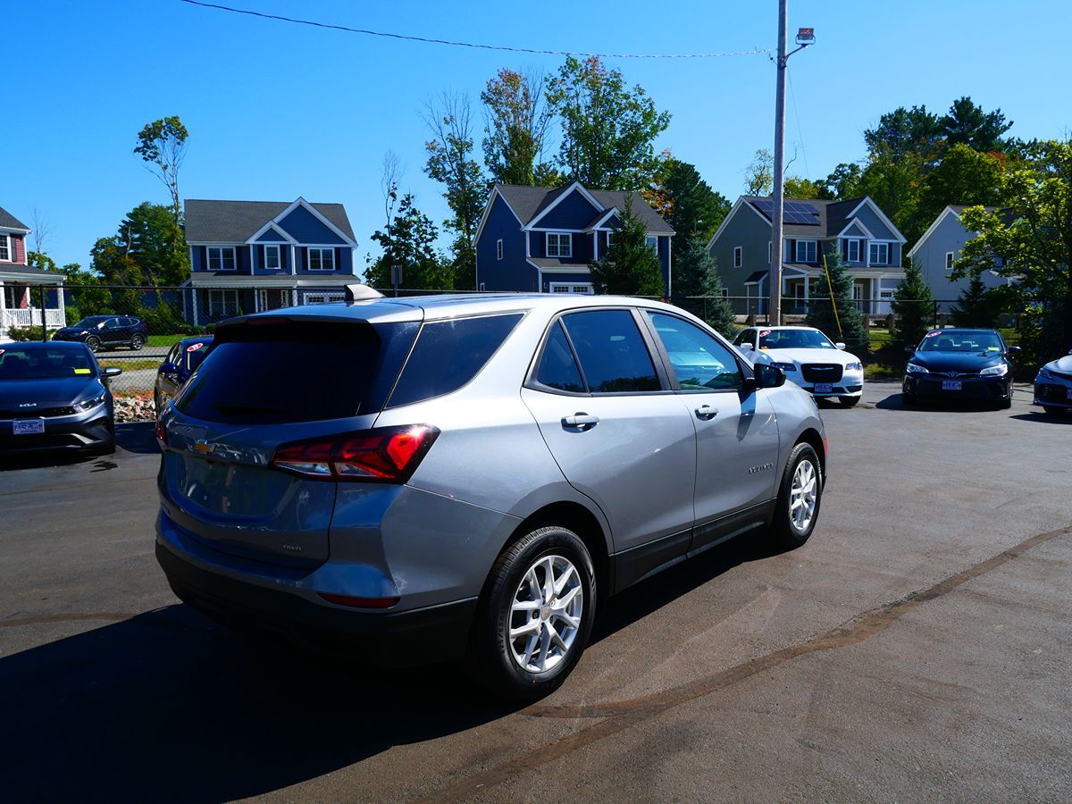Photo 34 of this Chevrolet Equinox