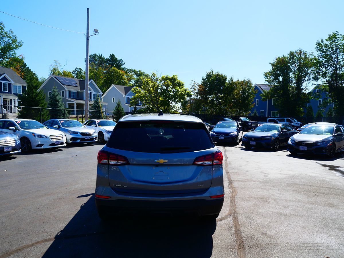 Photo 35 of this Chevrolet Equinox