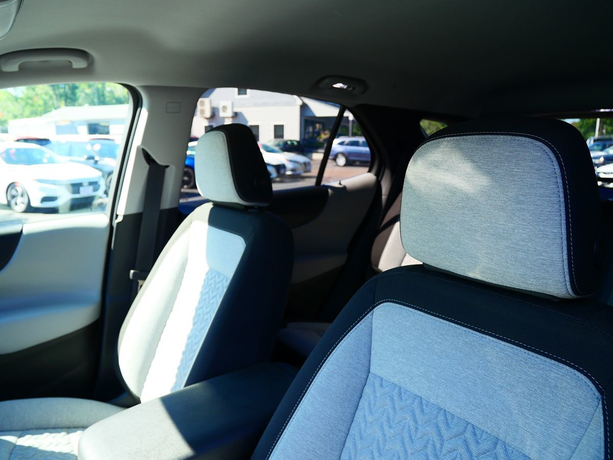 Photo 40 of this Chevrolet Equinox