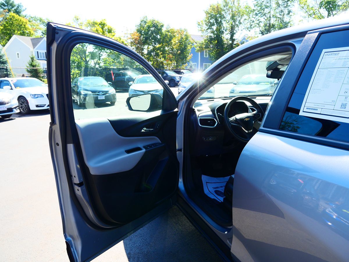 Photo 44 of this Chevrolet Equinox