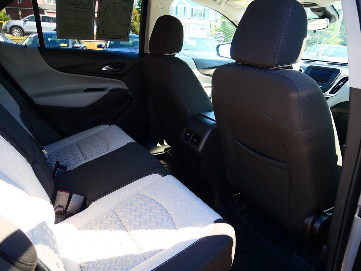 Photo 53 of this Chevrolet Equinox