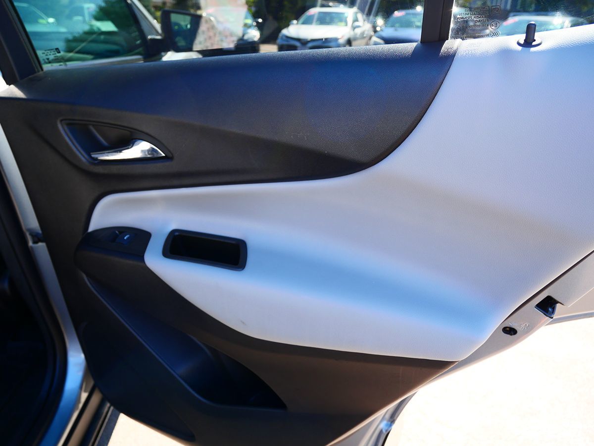 Photo 56 of this Chevrolet Equinox