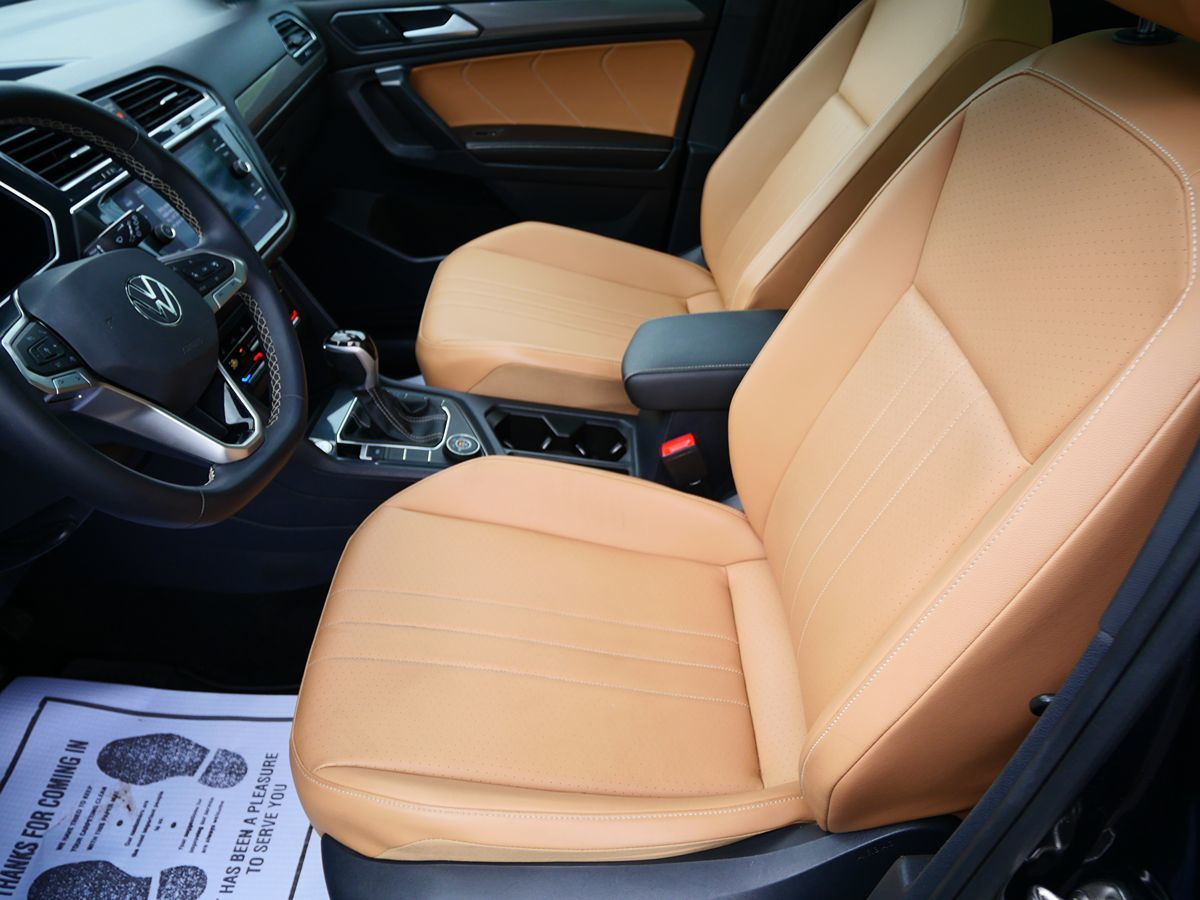Photo 10 of this Volkswagen Tiguan