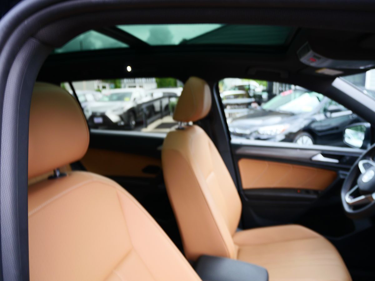 Photo 30 of this Volkswagen Tiguan