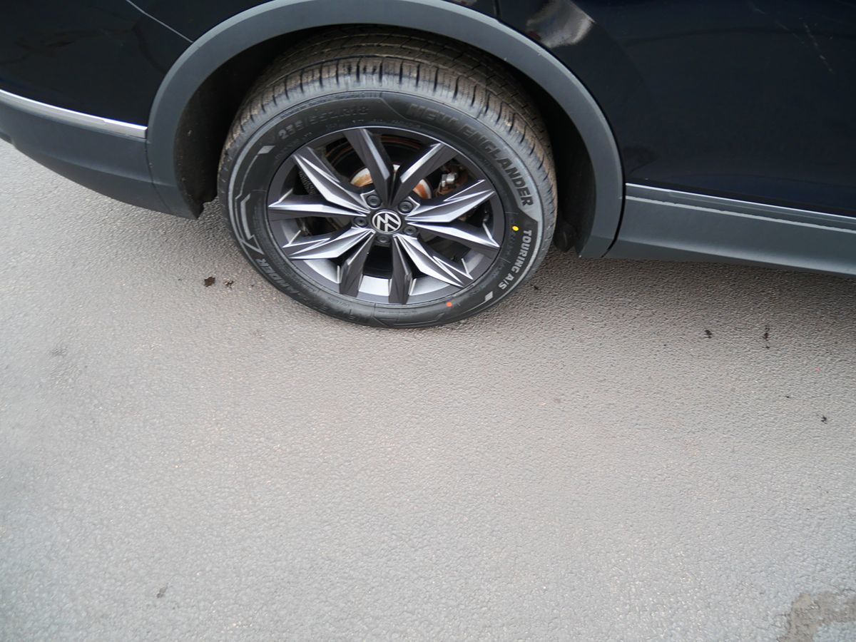 Photo 33 of this Volkswagen Tiguan