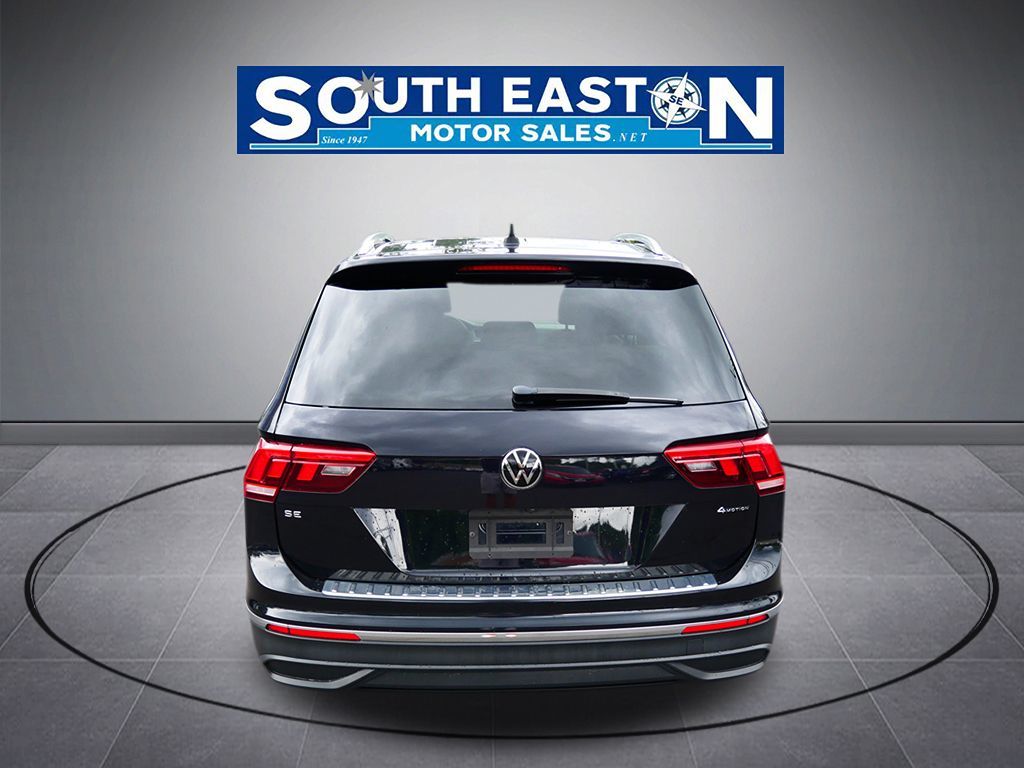 Photo 4 of this Volkswagen Tiguan