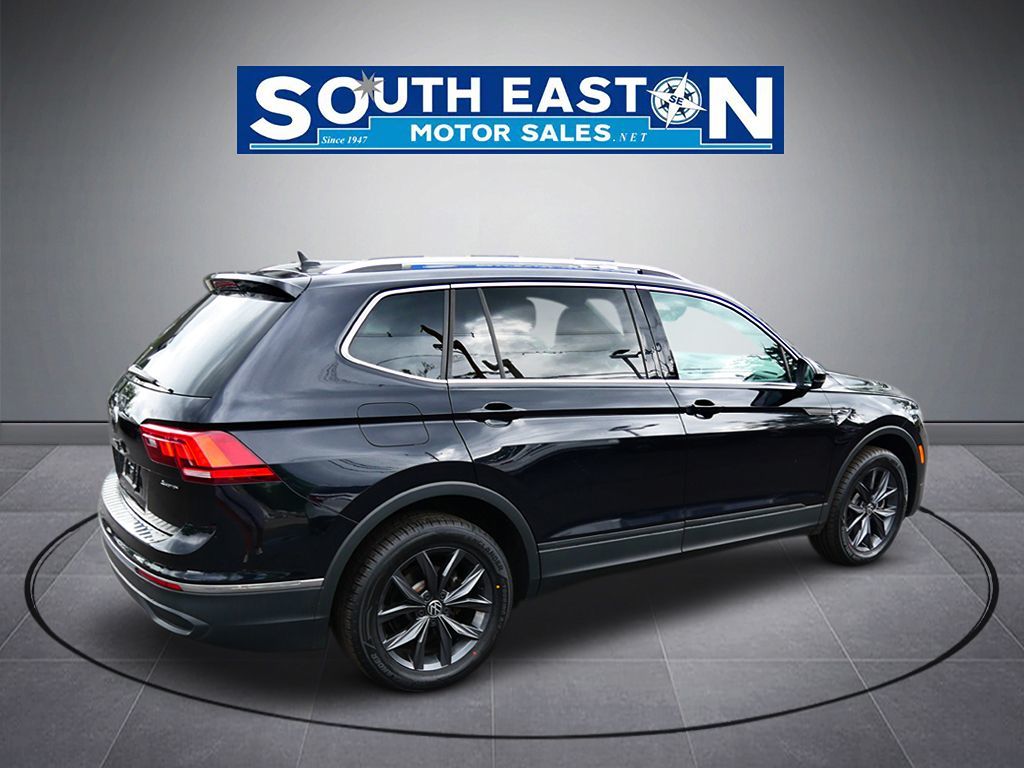 Photo 7 of this Volkswagen Tiguan