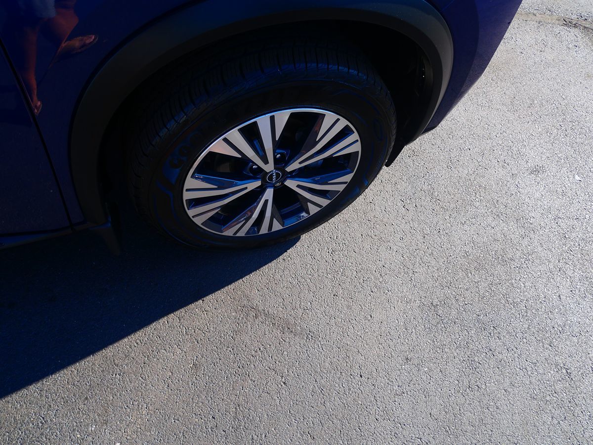 Photo 33 of this Nissan Rogue