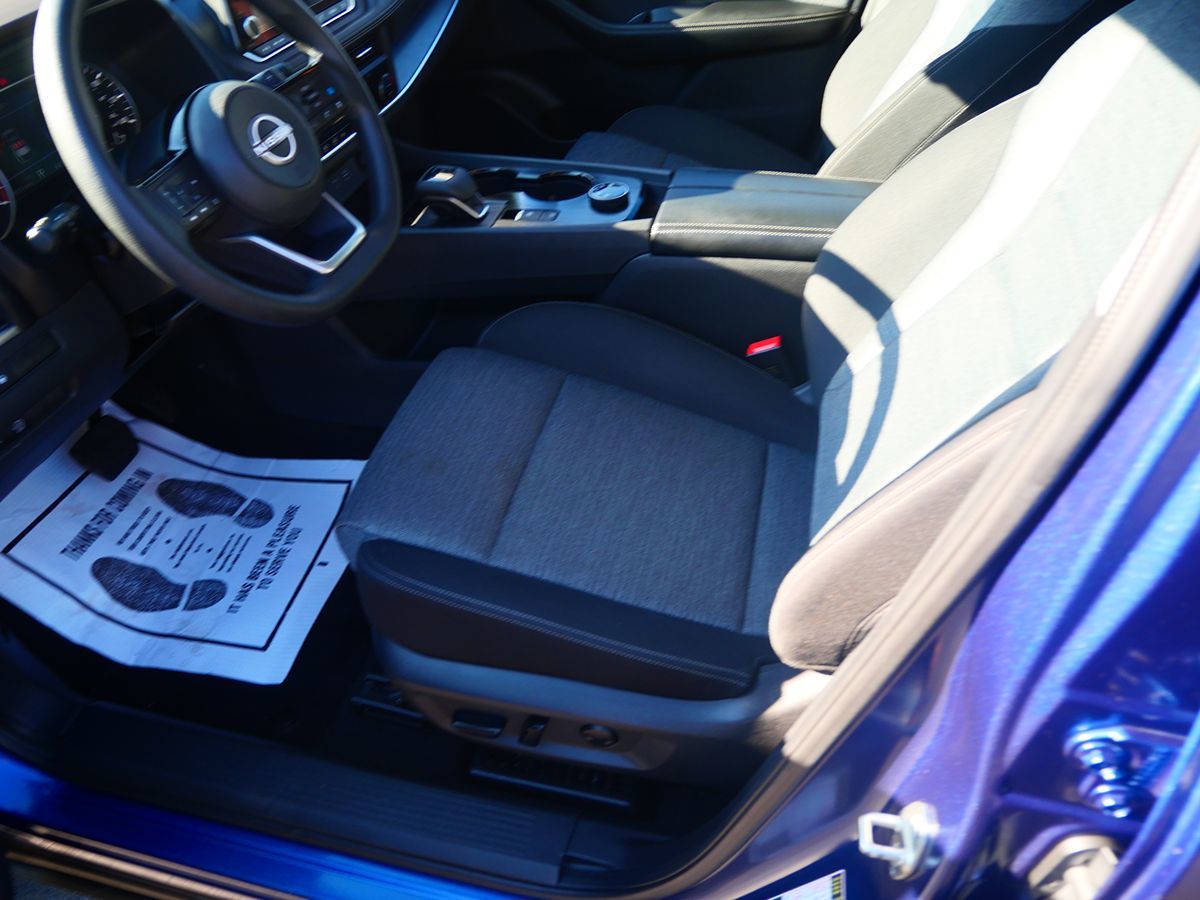 Photo 10 of this Nissan Rogue