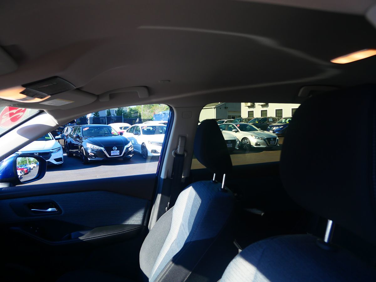 Photo 11 of this Nissan Rogue