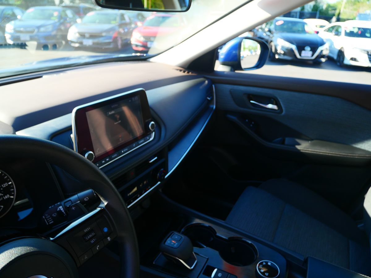 Photo 13 of this Nissan Rogue