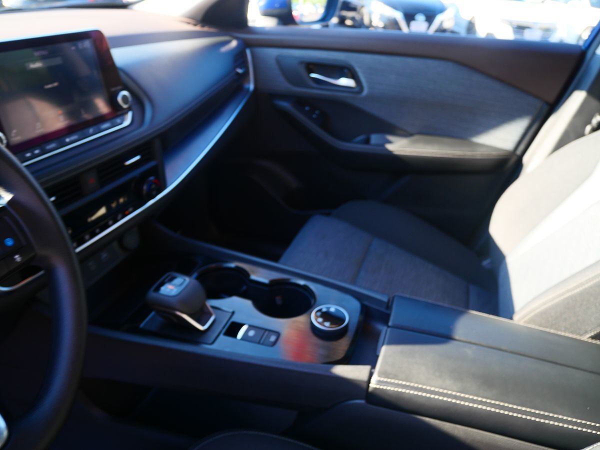 Photo 14 of this Nissan Rogue