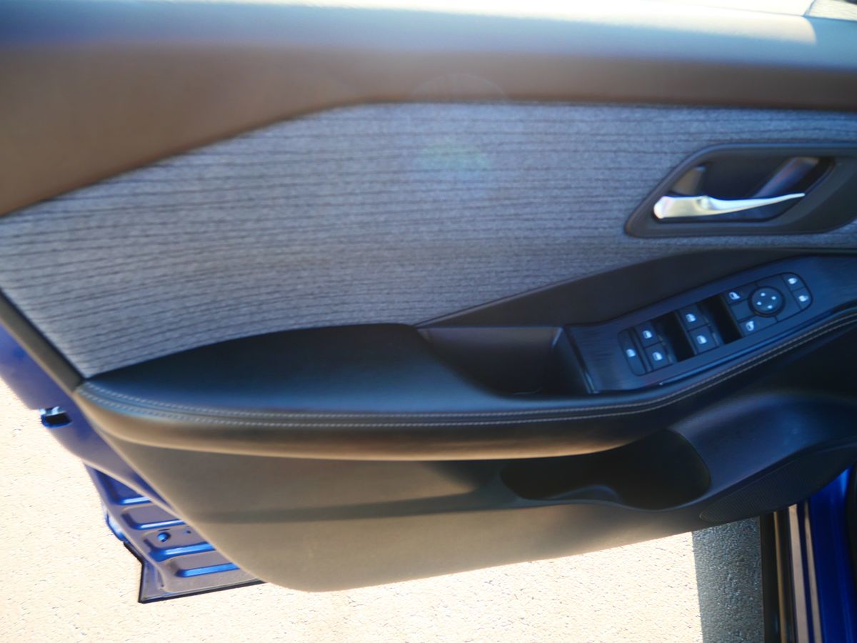 Photo 16 of this Nissan Rogue