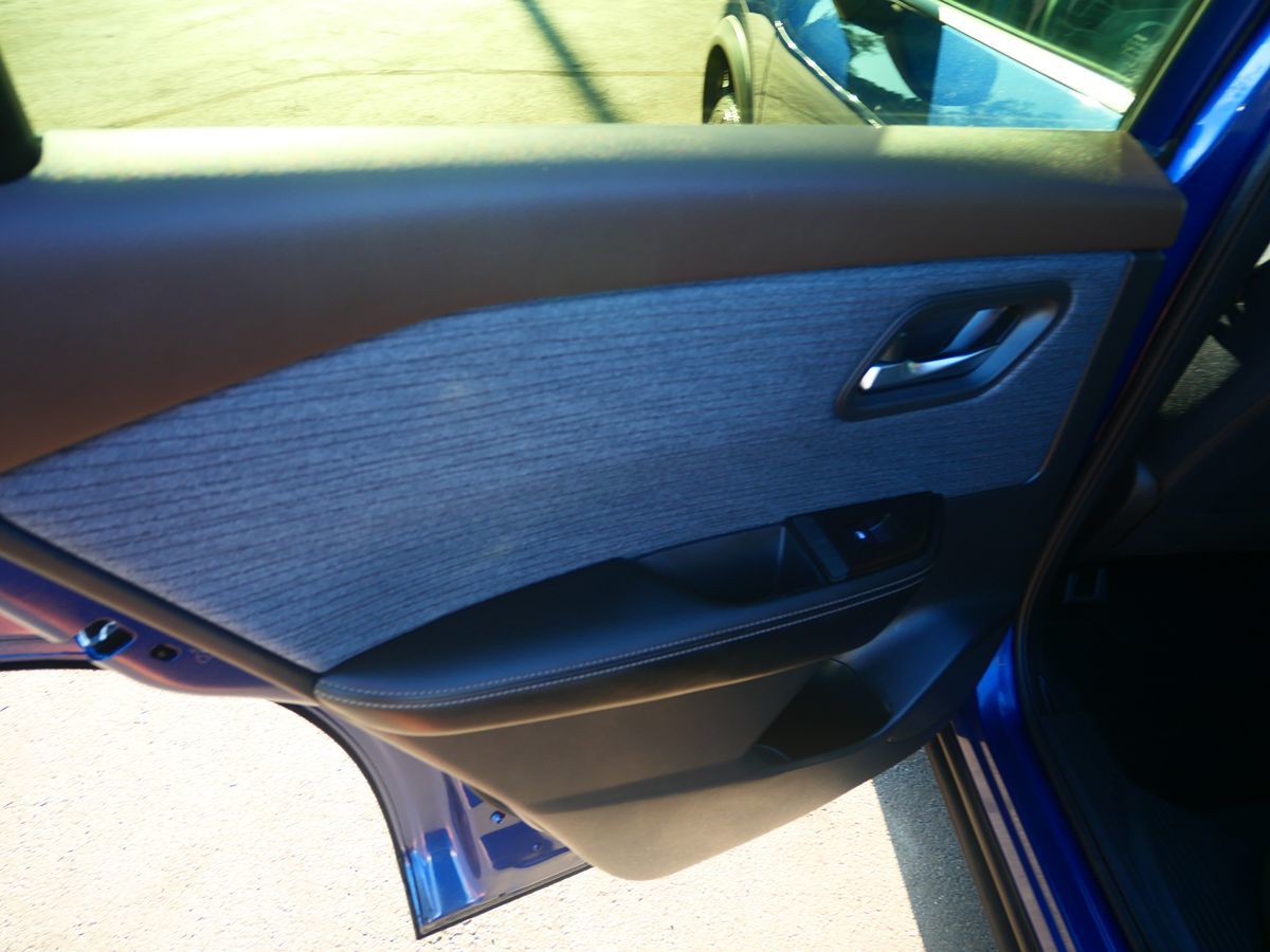 Photo 17 of this Nissan Rogue