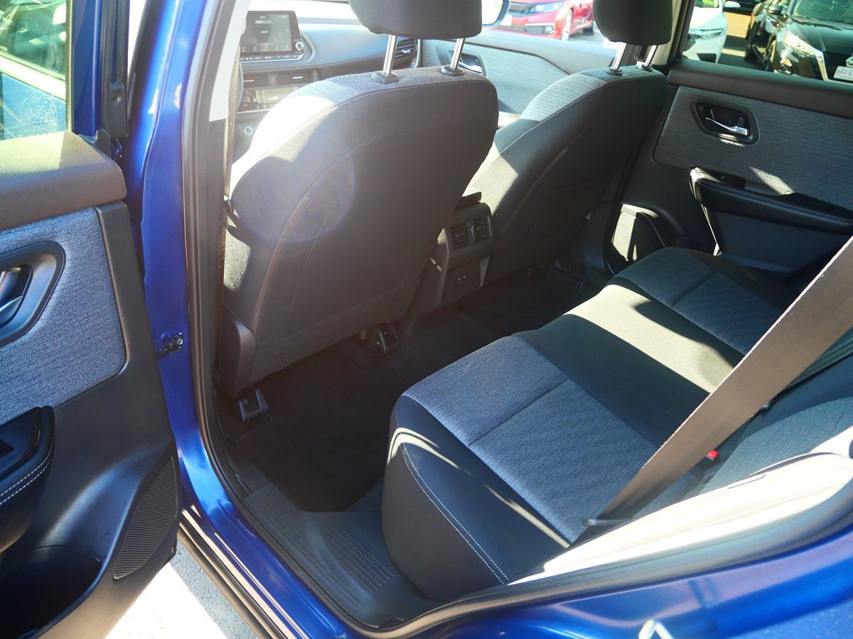 Photo 18 of this Nissan Rogue