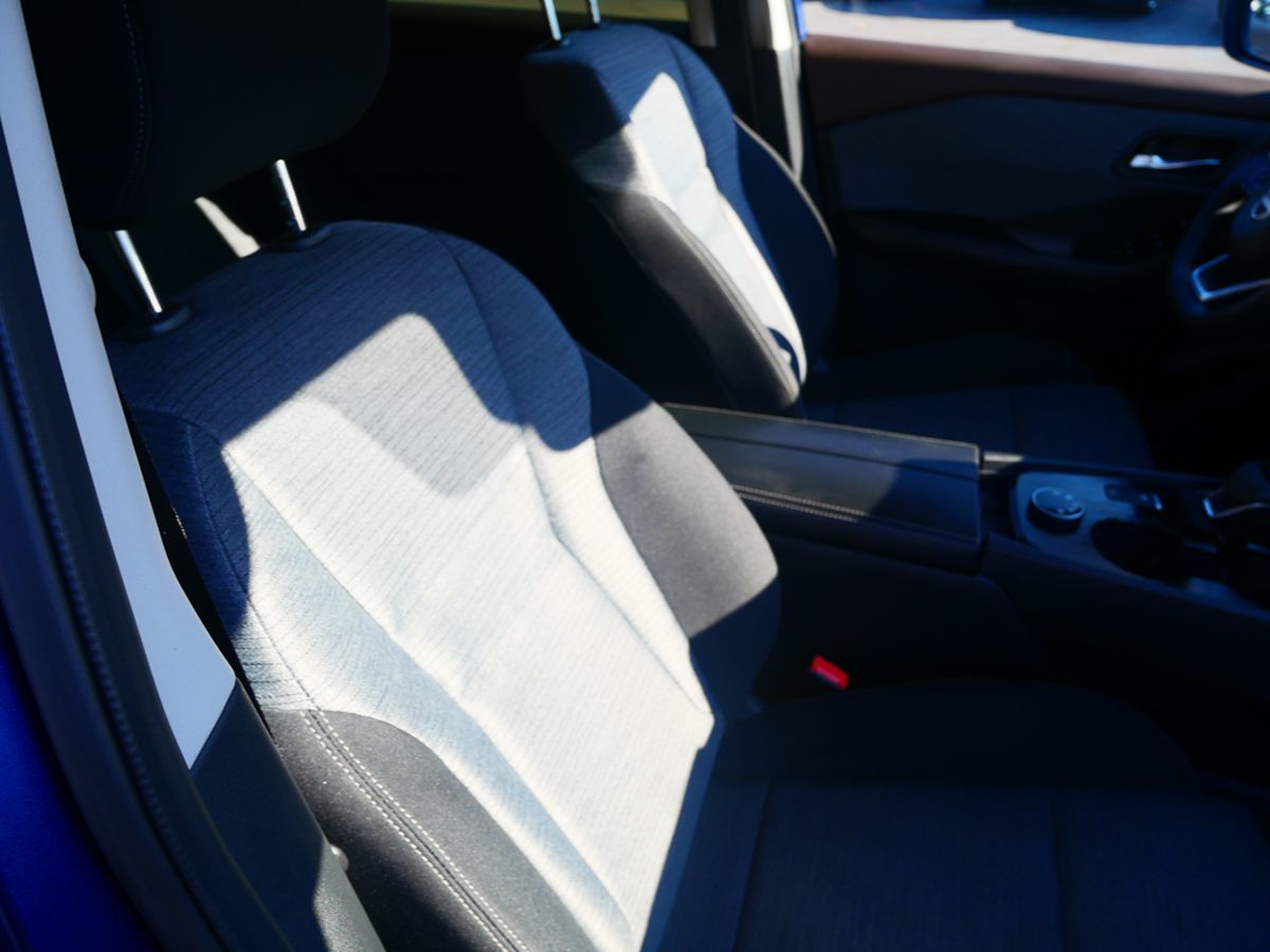 Photo 28 of this Nissan Rogue