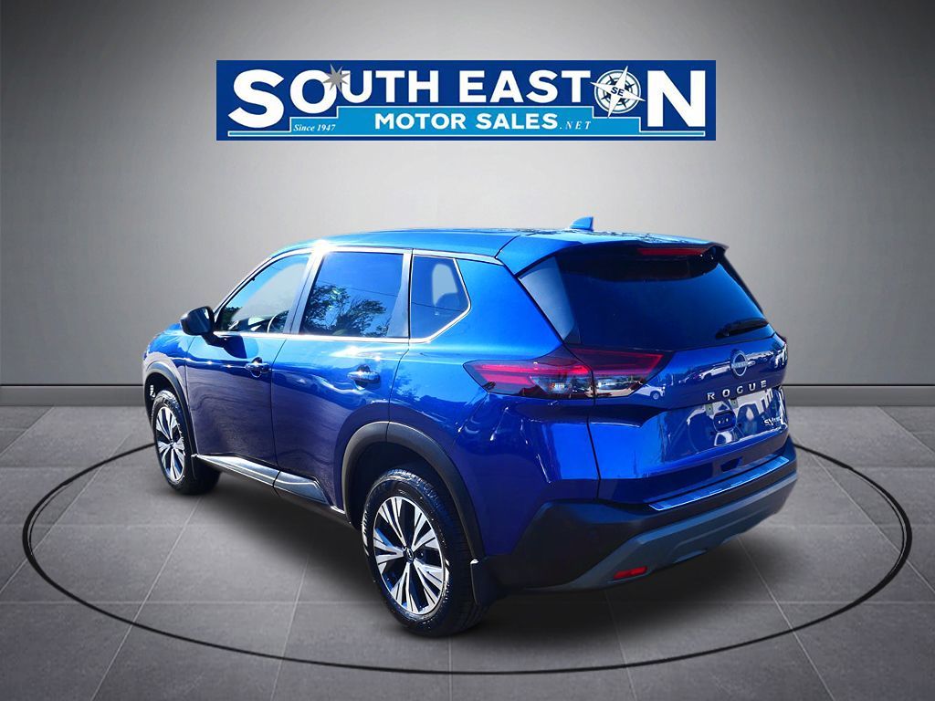 Photo 5 of this Nissan Rogue