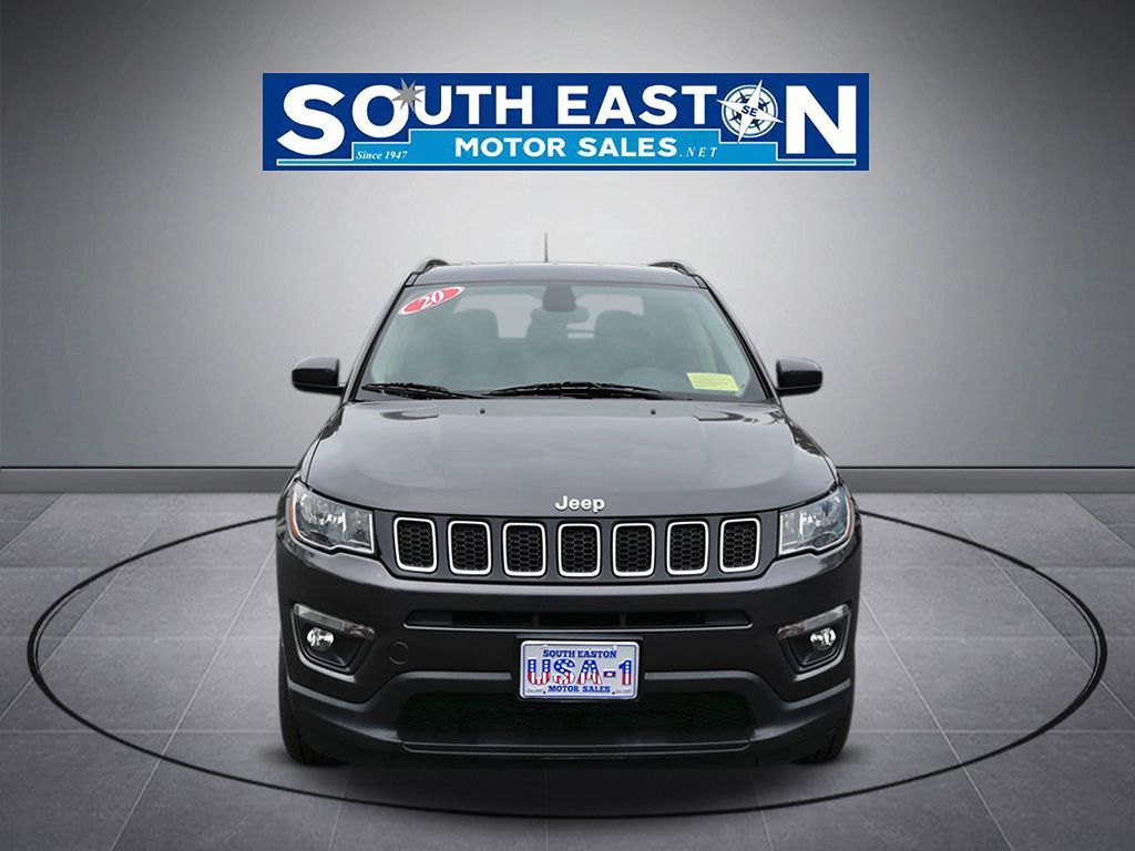 Photo 3 of this Jeep Compass