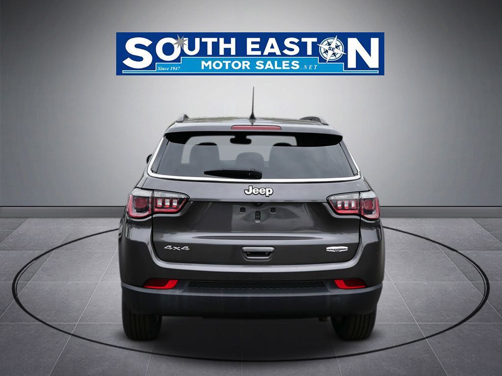 Photo 4 of this Jeep Compass