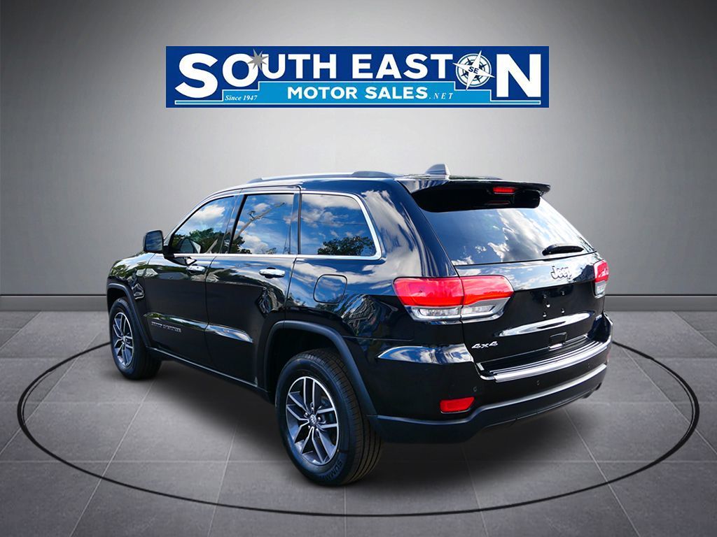 Photo 5 of this Jeep Grand Cherokee