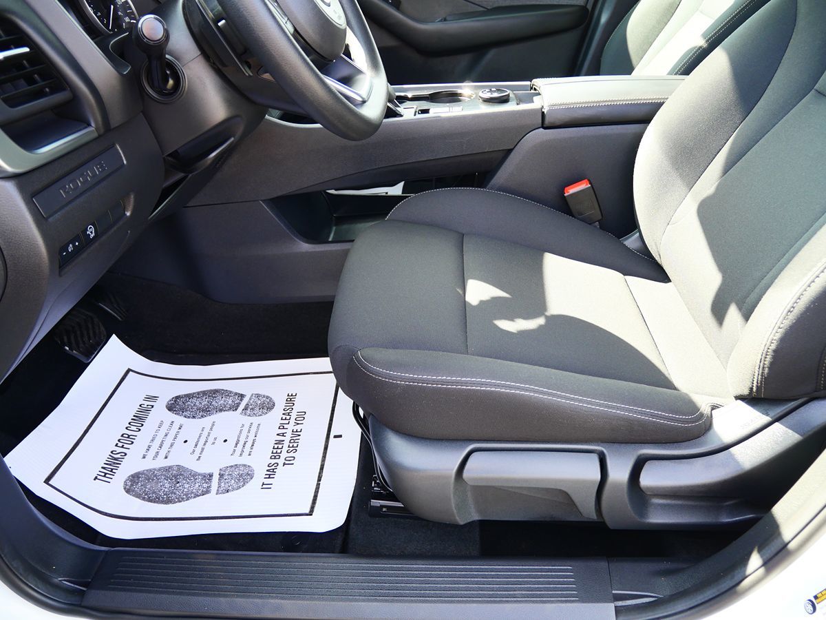 Photo 12 of this Nissan Rogue