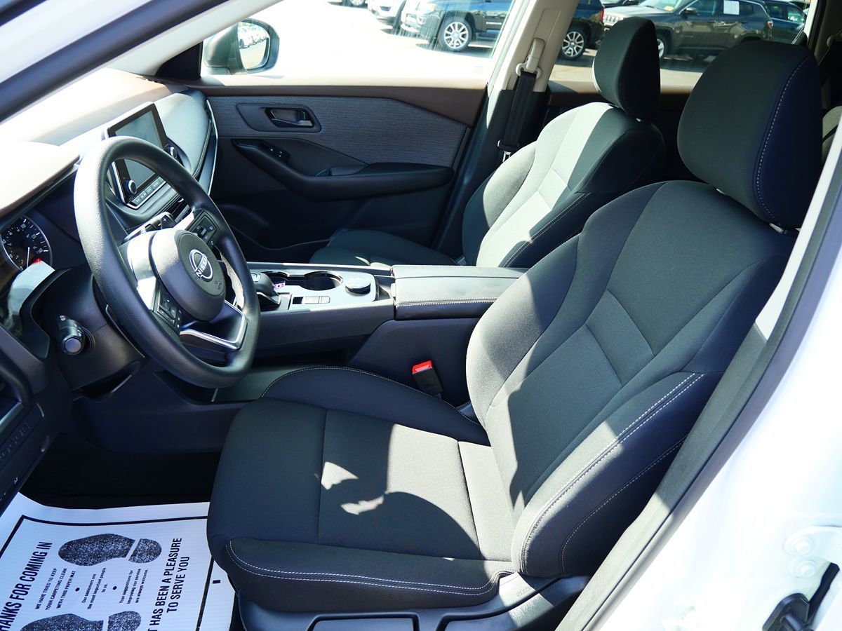 Photo 13 of this Nissan Rogue