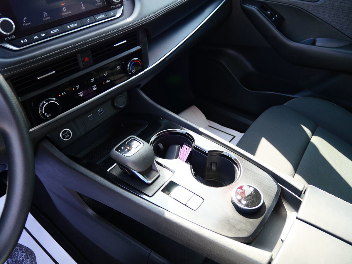 Photo 16 of this Nissan Rogue
