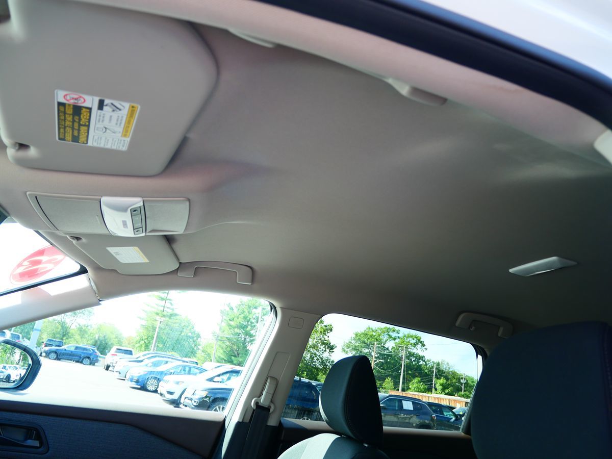 Photo 17 of this Nissan Rogue