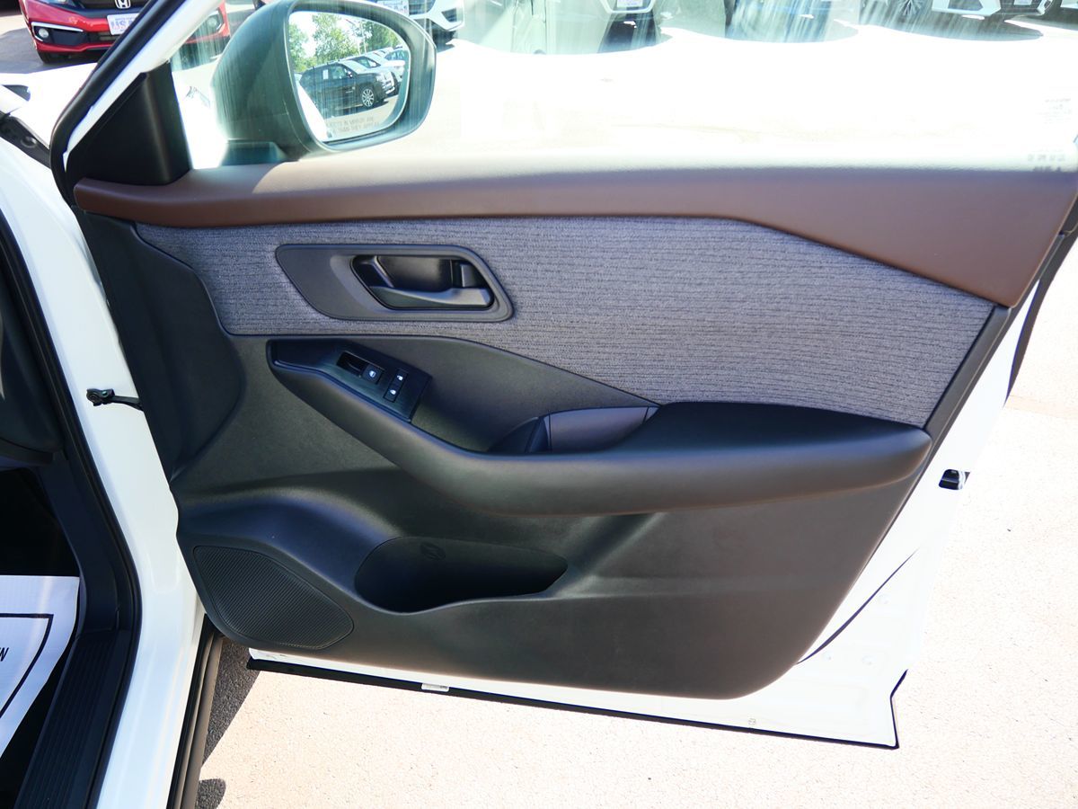 Photo 18 of this Nissan Rogue