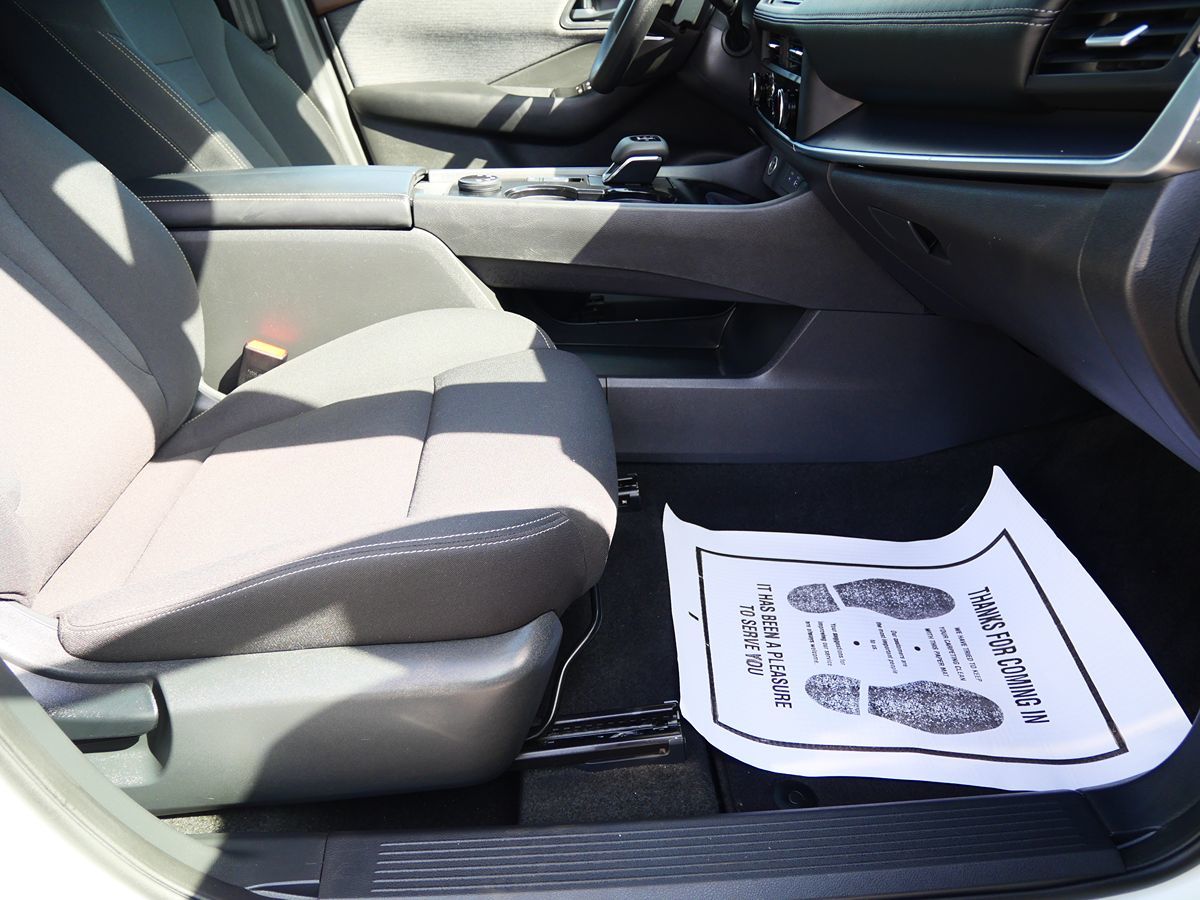 Photo 19 of this Nissan Rogue