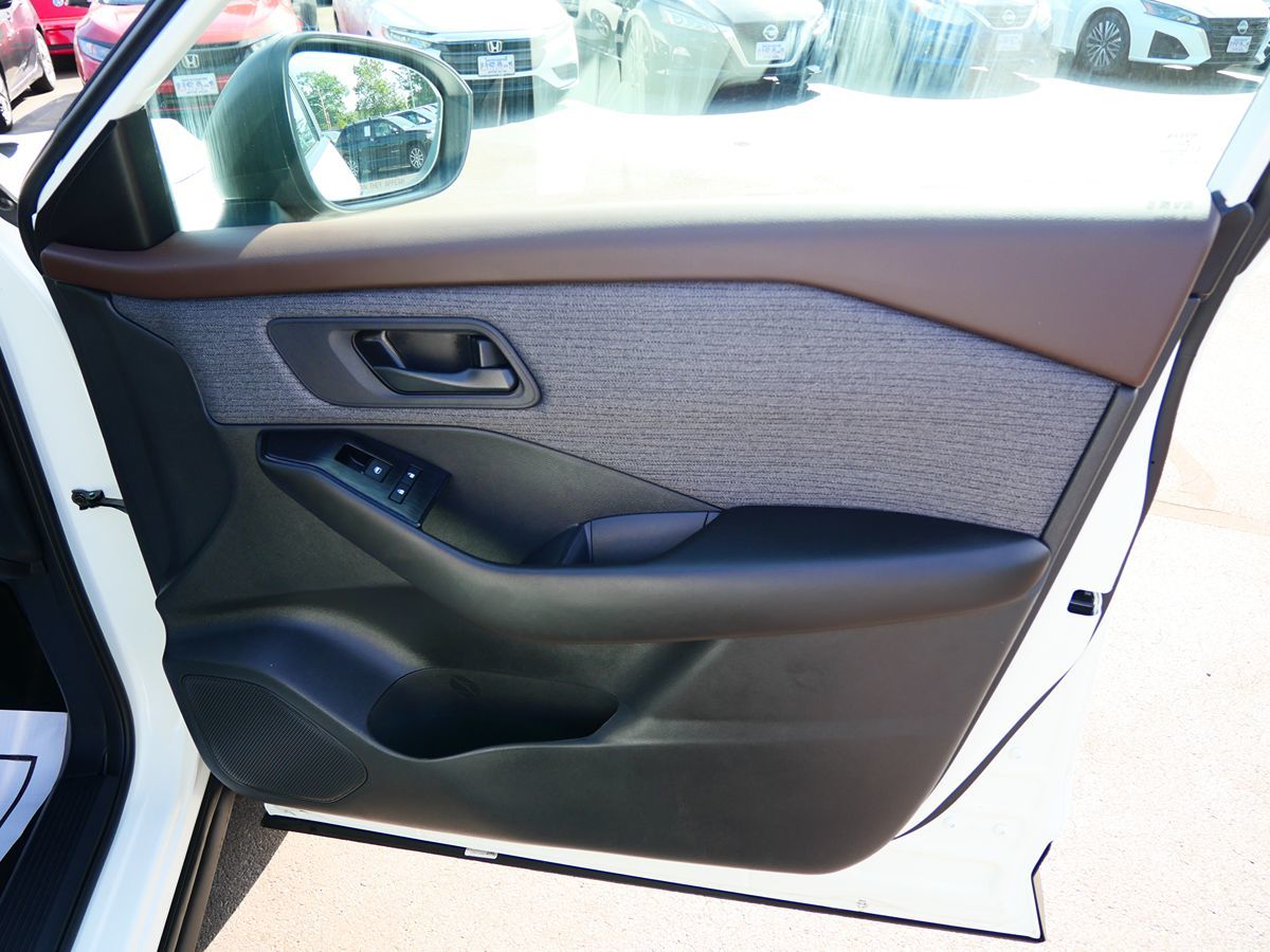 Photo 22 of this Nissan Rogue