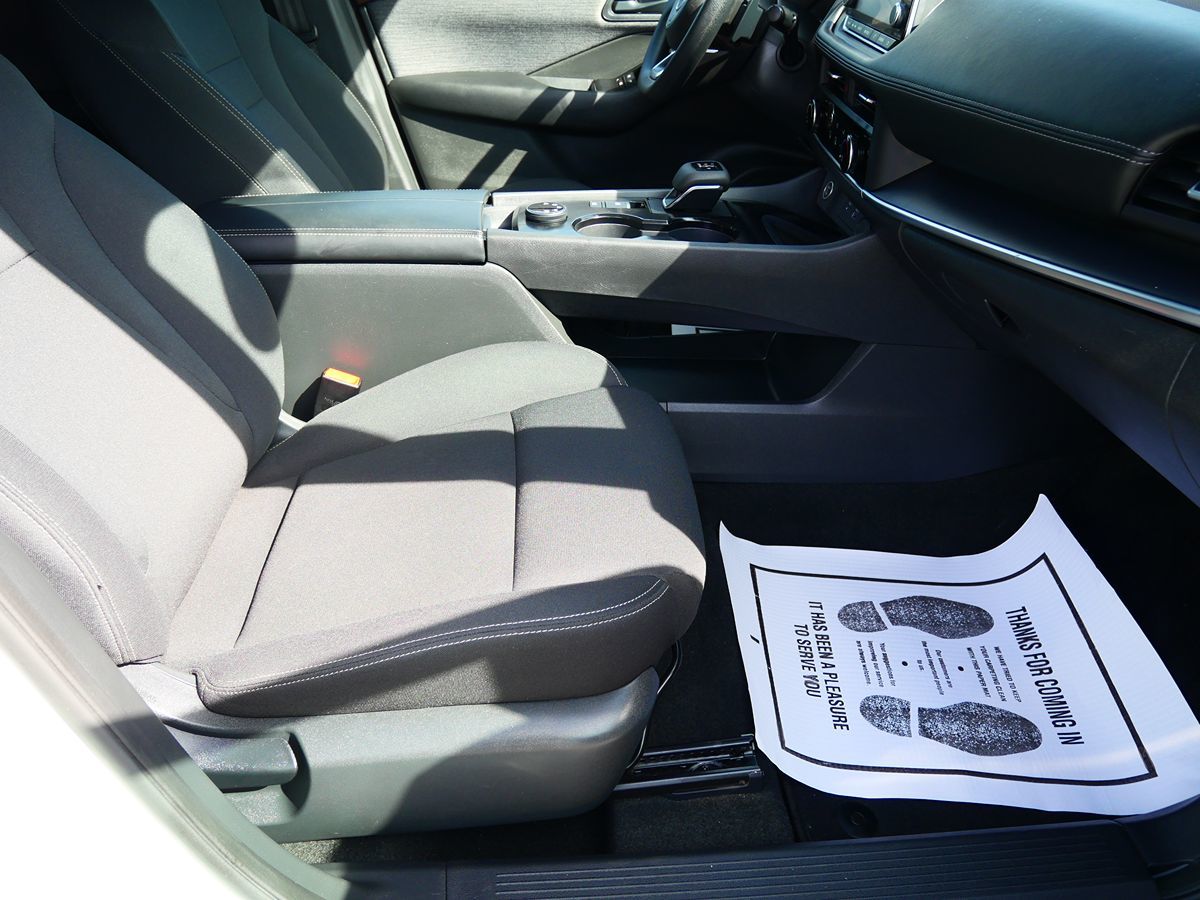 Photo 23 of this Nissan Rogue