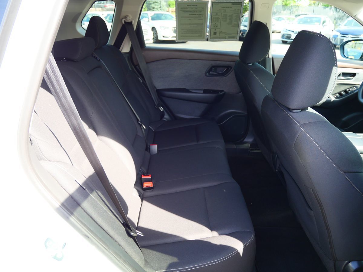 Photo 27 of this Nissan Rogue