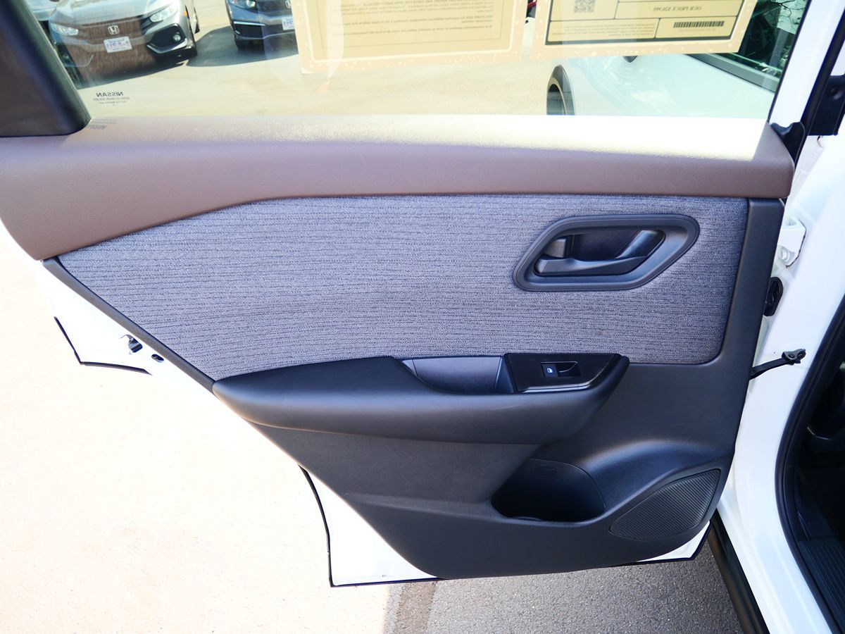 Photo 28 of this Nissan Rogue