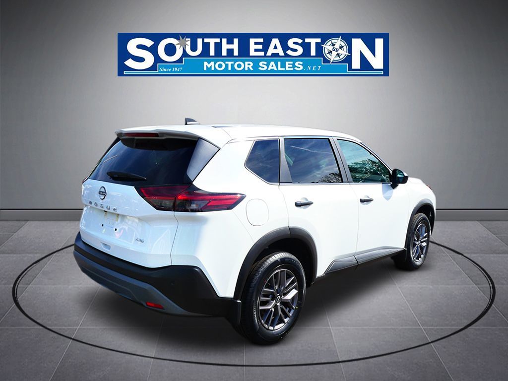 Photo 5 of this Nissan Rogue