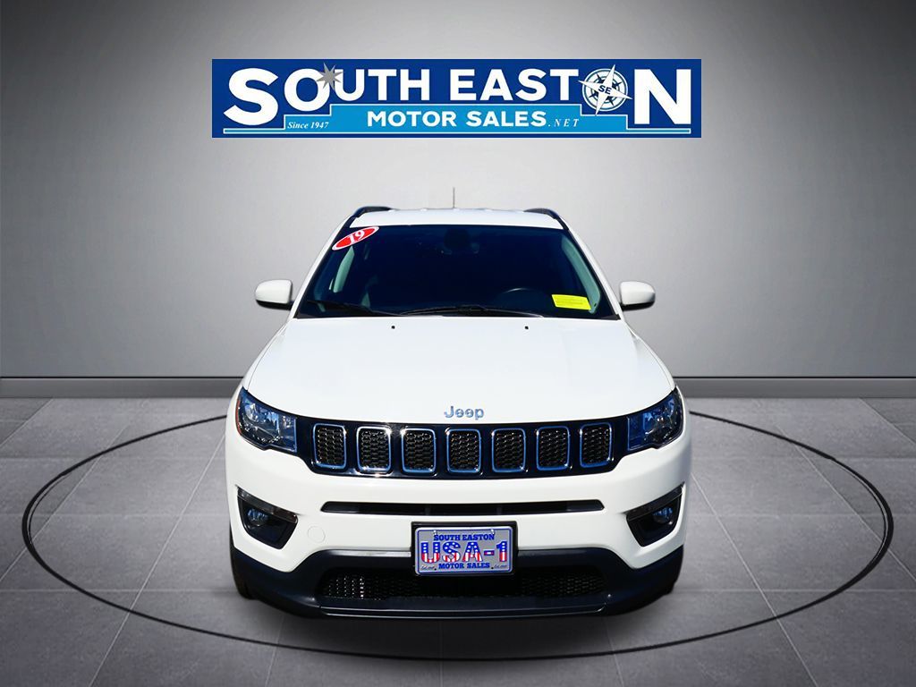 Photo 3 of this Jeep Compass