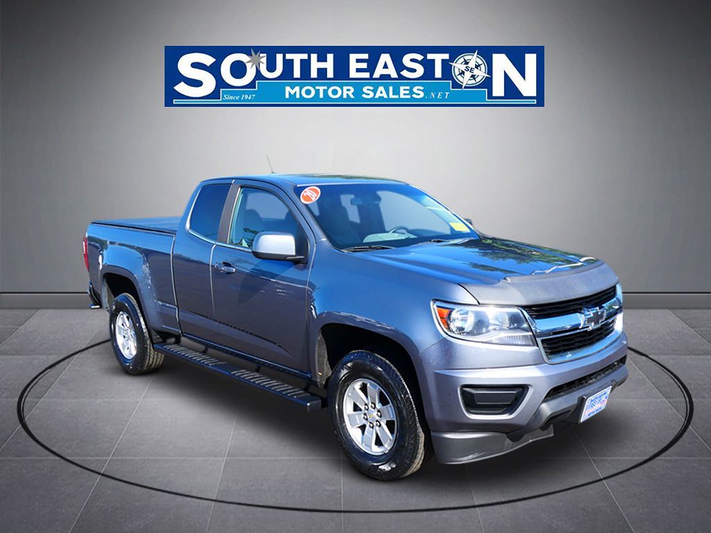 Photo 2 of this Chevrolet Colorado