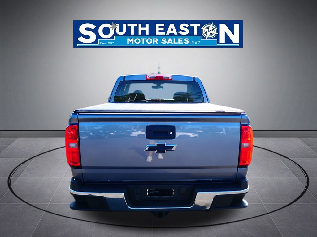 Photo 4 of this Chevrolet Colorado