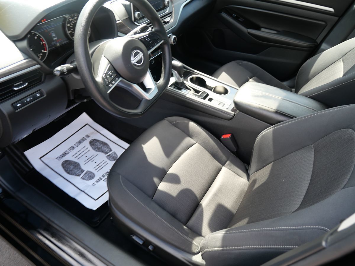 Photo 9 of this Nissan Altima